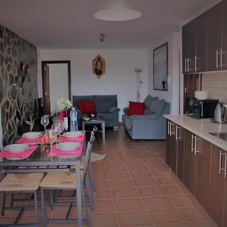 Rostros Apartment *